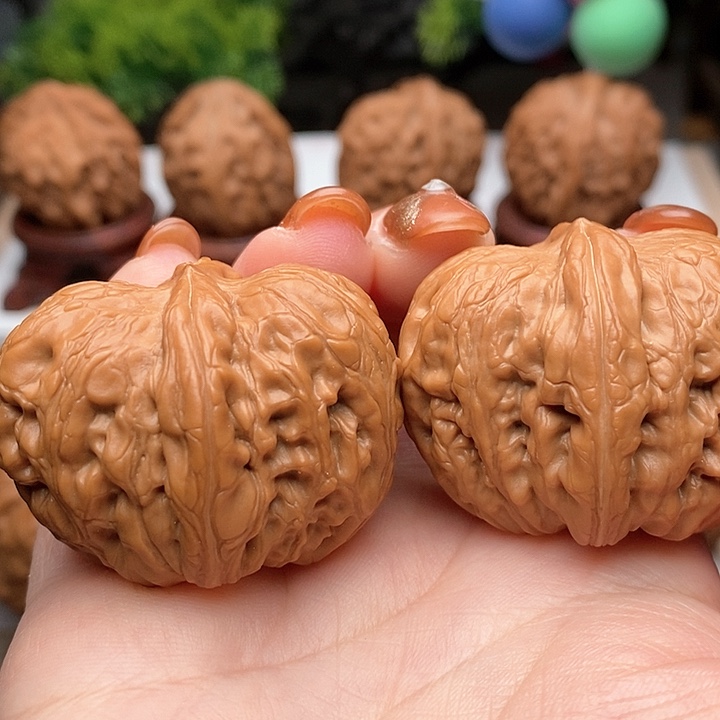 文玩核桃把件小****。元宝