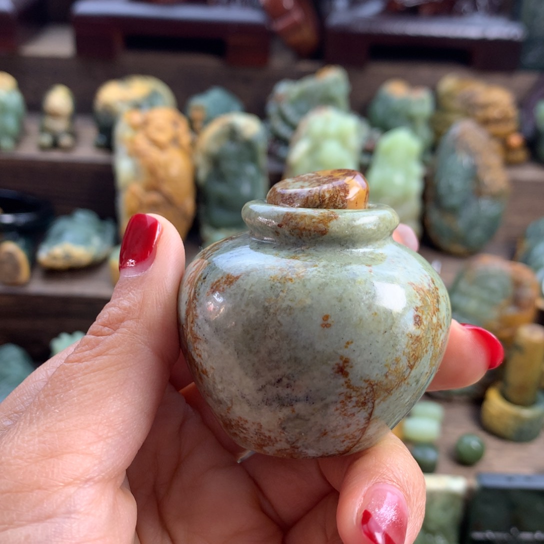 岫岩河磨玉（透闪石质玉）手把未镶嵌栗****高