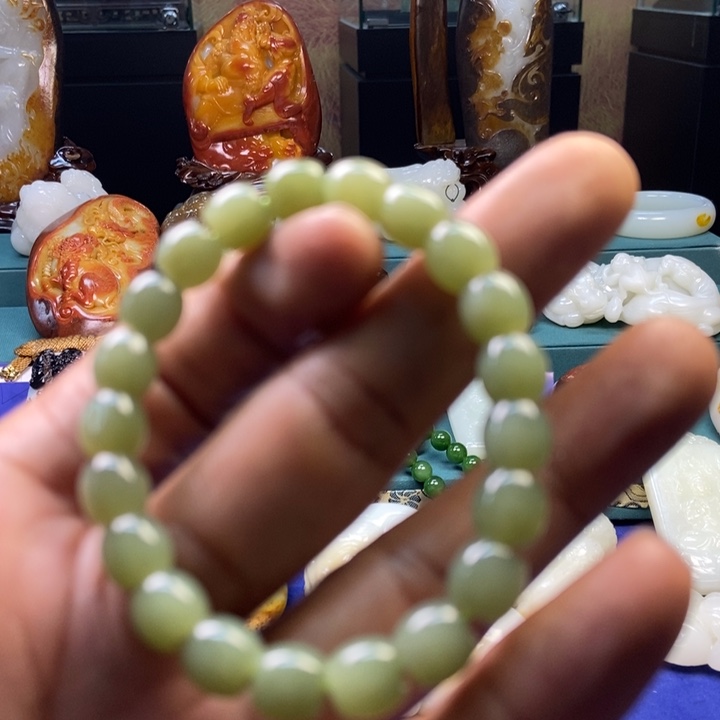 卖***哥和田玉未镶嵌挂件