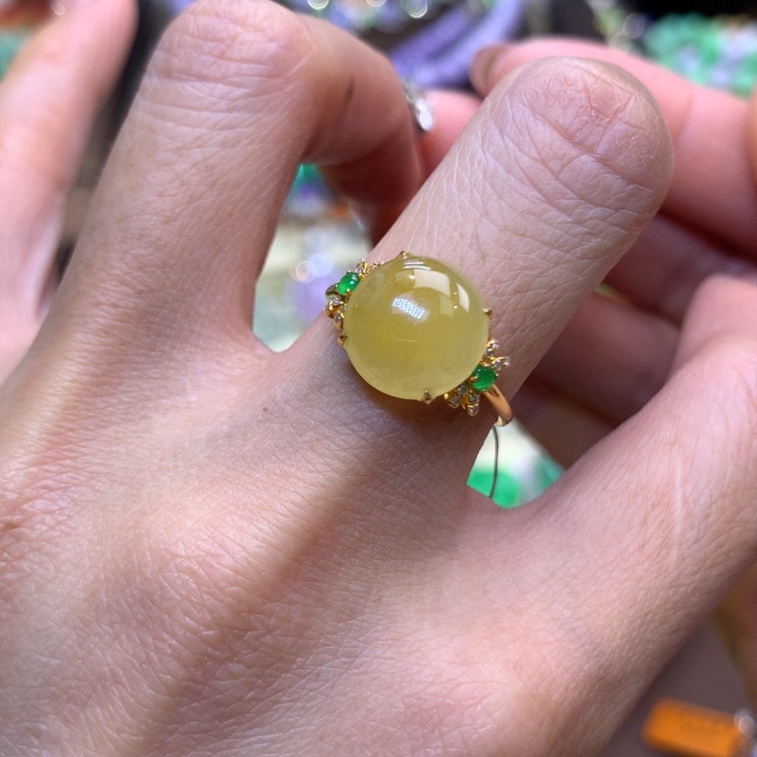 翡翠18K金镶嵌颈饰