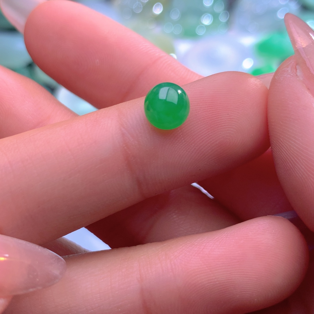 翡翠未镶嵌颈饰缅甸