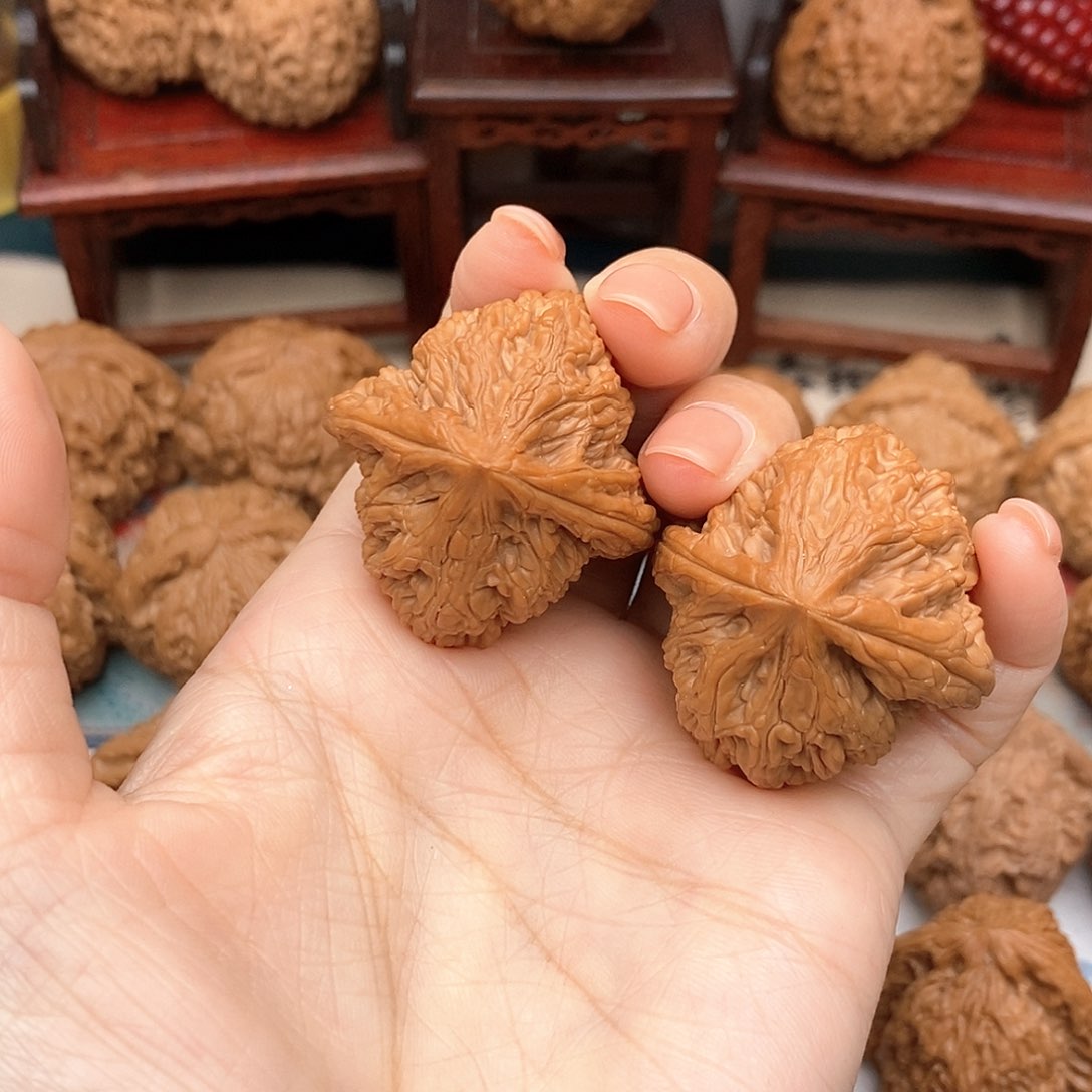 文玩核桃把件38虎头王