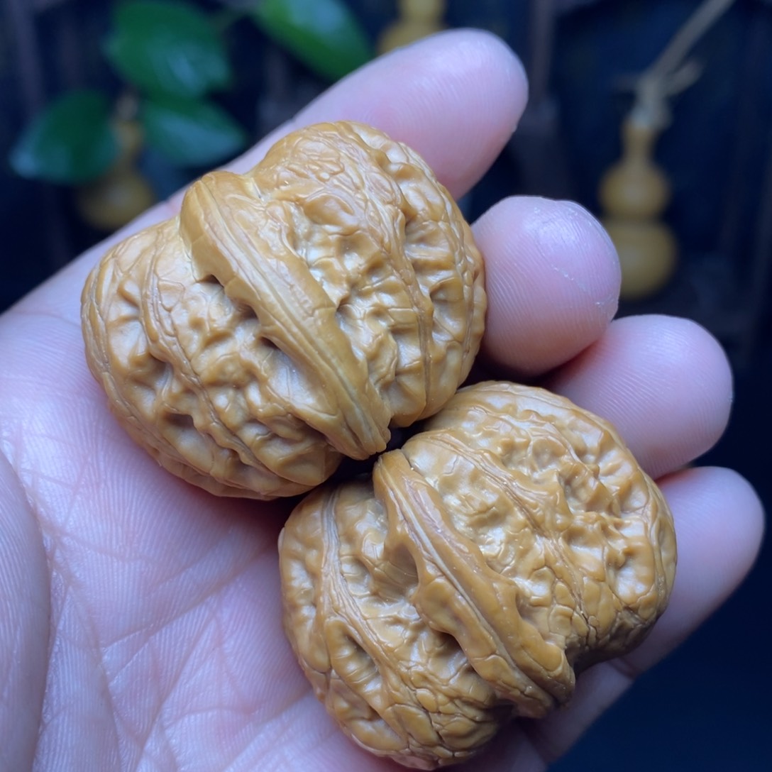 文玩核桃吊坠40元宝