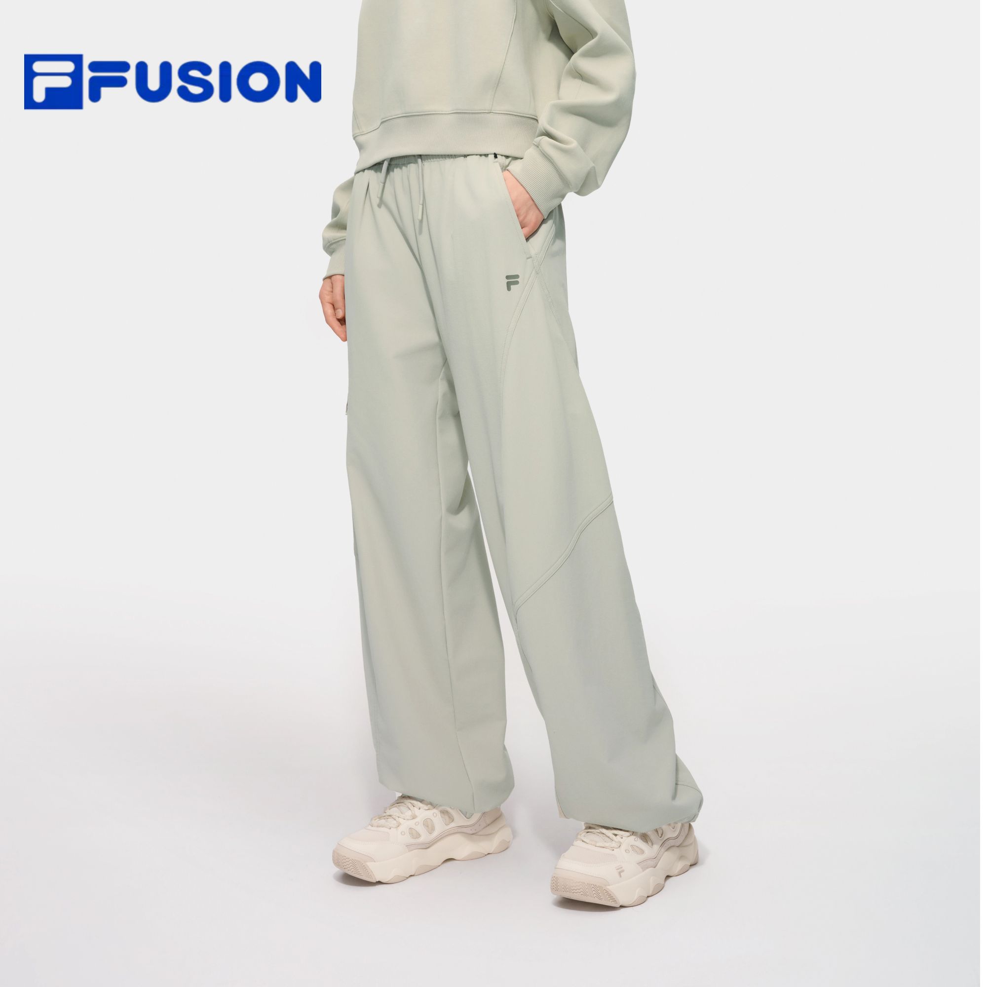 FILA斐乐梭织秋冬保暖舒适运动裤百搭透气宽松长裤T11W545802F