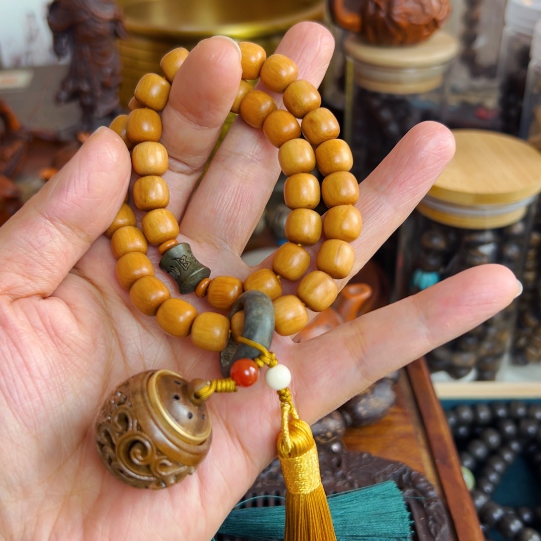 檀香木年货节福利活动文玩手串摆件把件