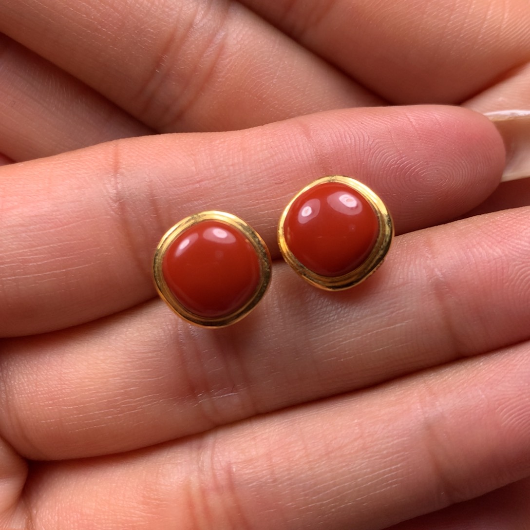 18K金镶嵌耳钉南红玛瑙