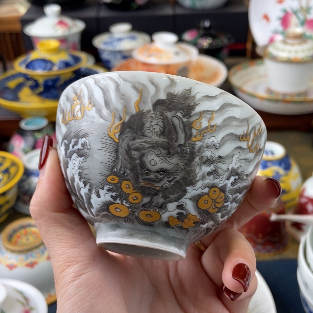 陶瓷艺术家的作品是一种