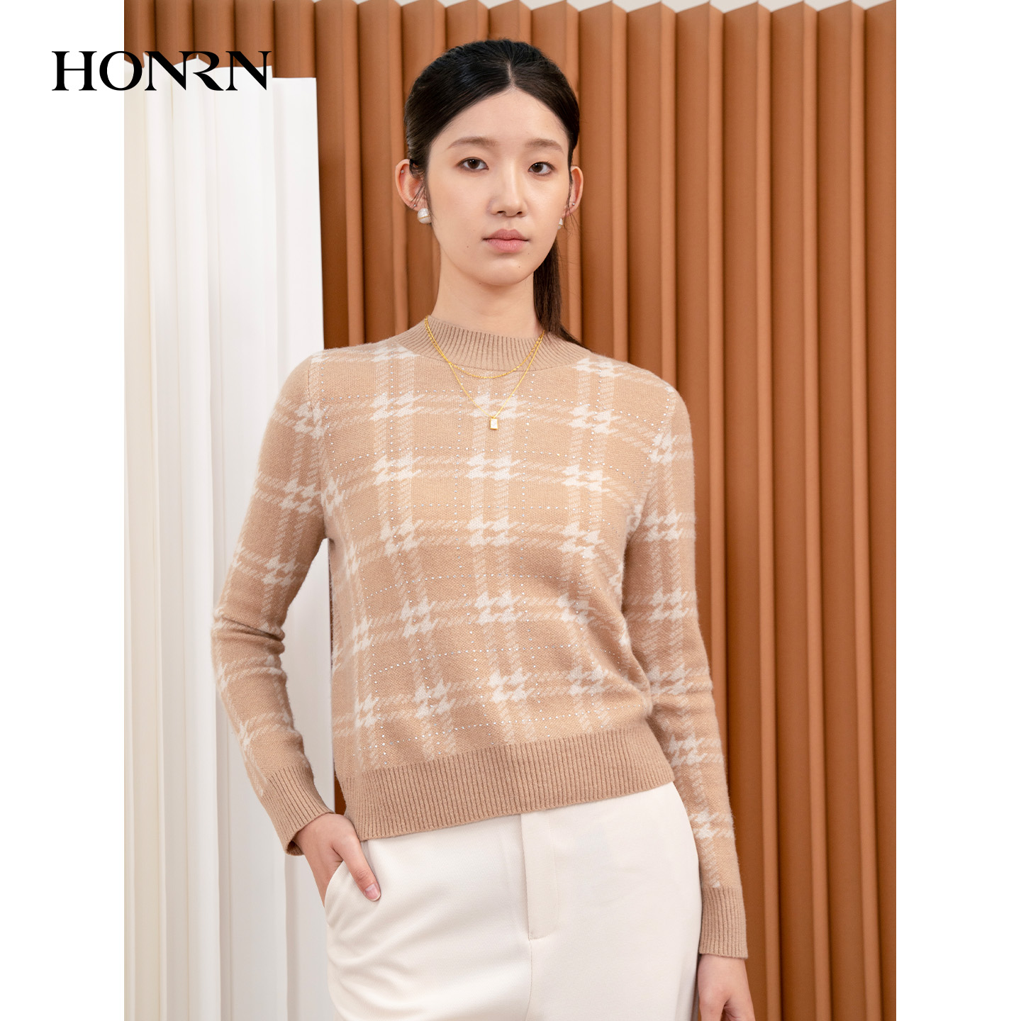 HONRN/红人保暖舒适格纹针织水钻毛衫上衣女冬HI55OM684