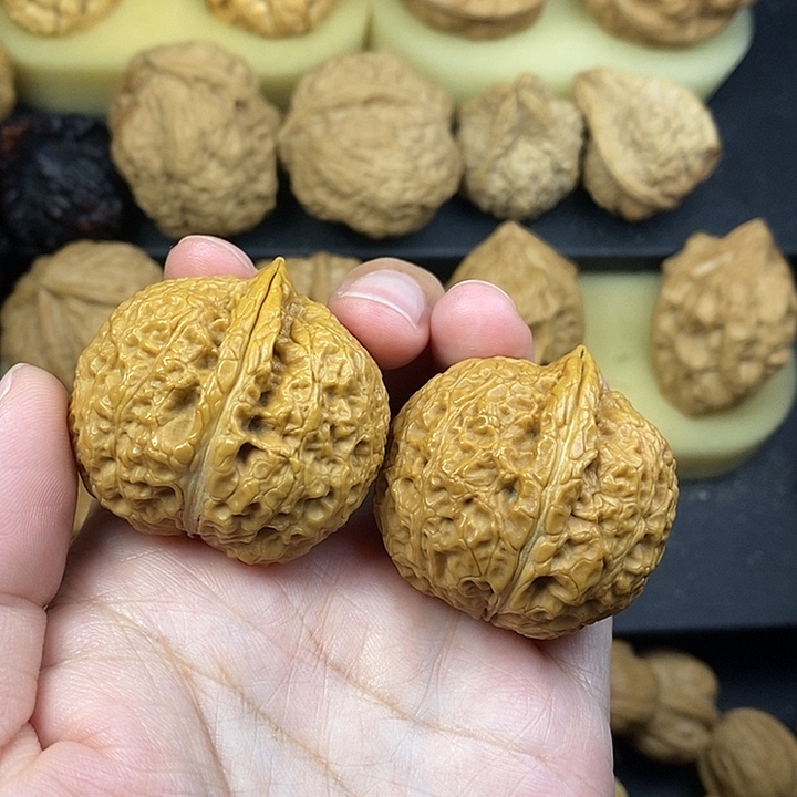 文玩核桃吊坠麒麟元宝39