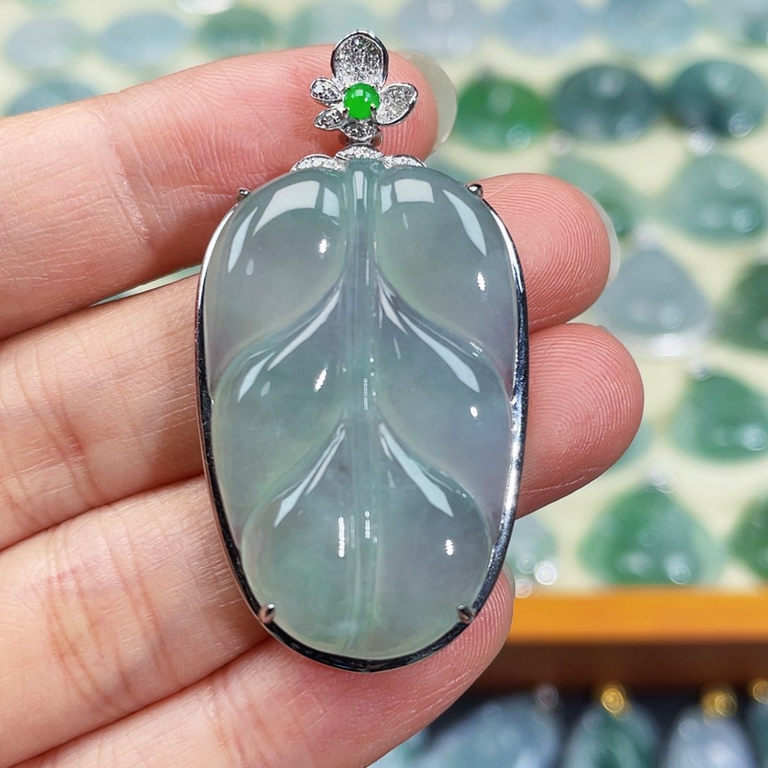 翡翠颈饰18K金镶嵌吊坠