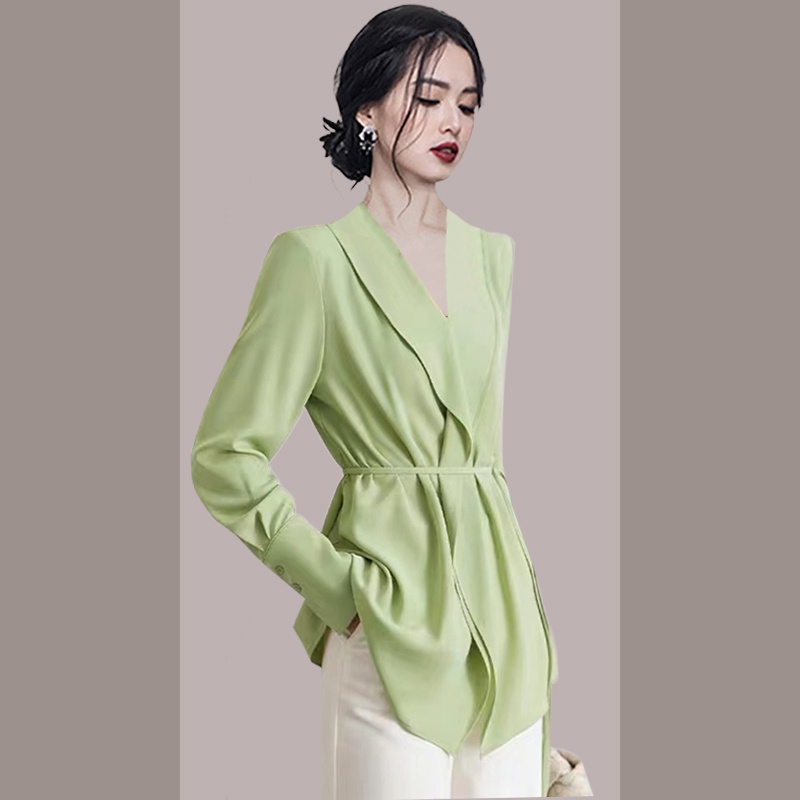 温柔优雅绿色衬衫春装女2025年新款上衣气质收腰显瘦衬衣