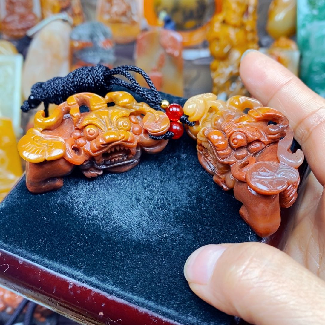 石英质玉（黄龙玉）未镶嵌颈饰