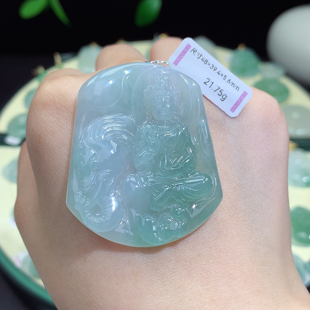 翡翠未镶嵌颈饰普贤菩萨