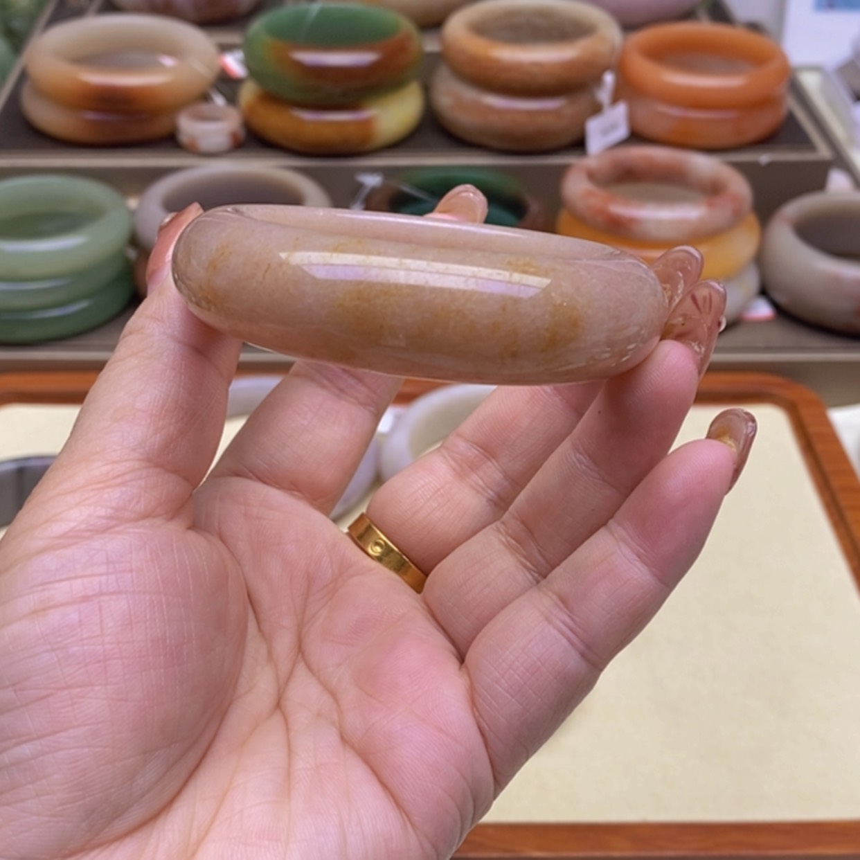 【闪购商品】石英质玉手镯未镶嵌最***景
