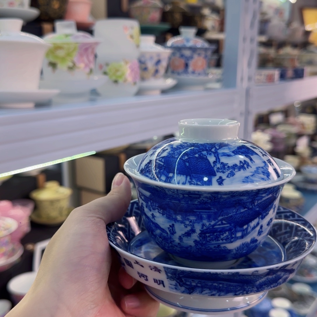 瓷片盖碗很精致很好看