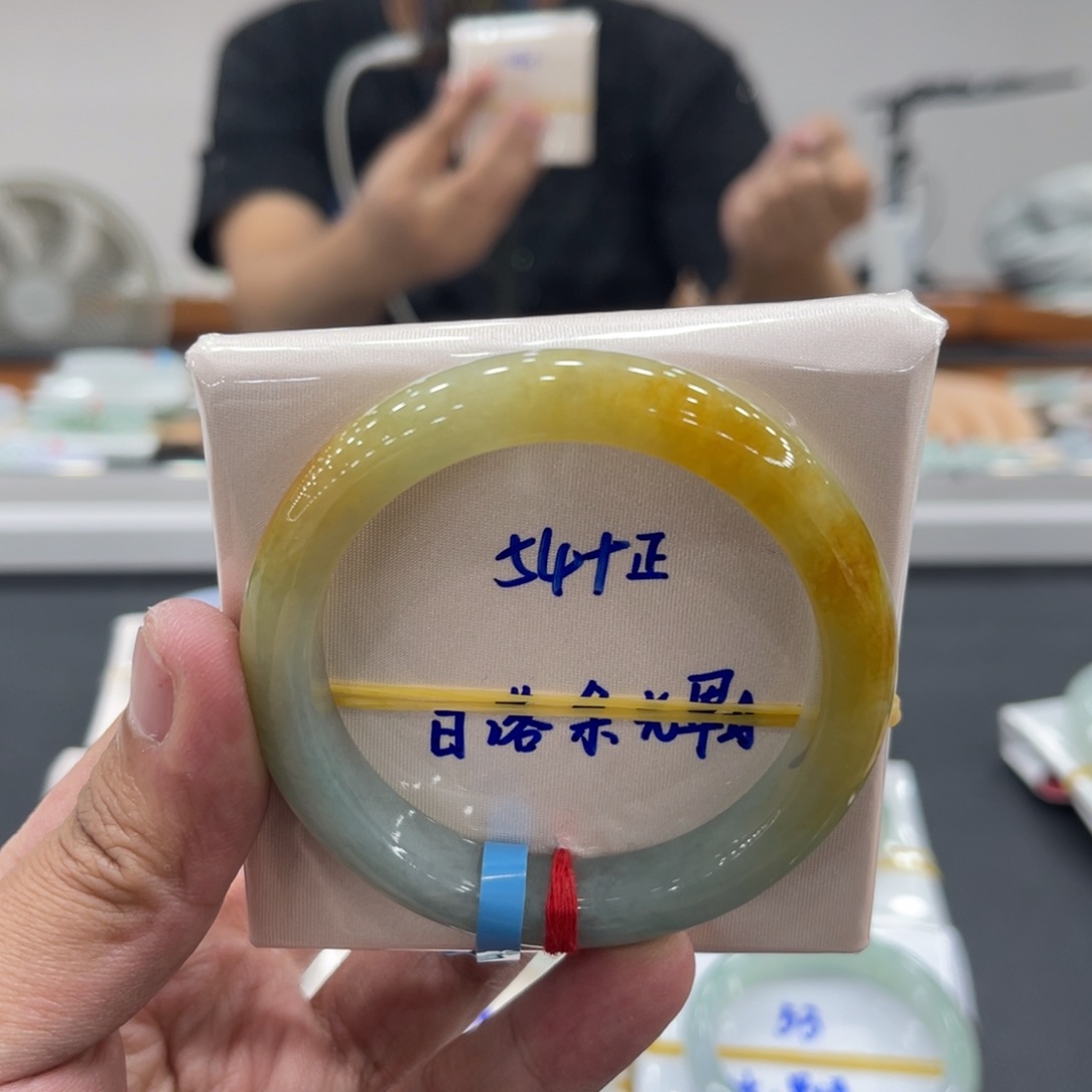 翡翠未镶嵌手镯缅甸翡翠