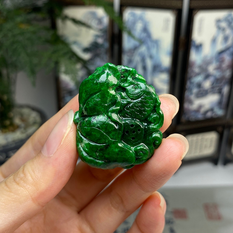 毛货 辣绿满色鱼戏荷花吊坠  天然翡翠A货 