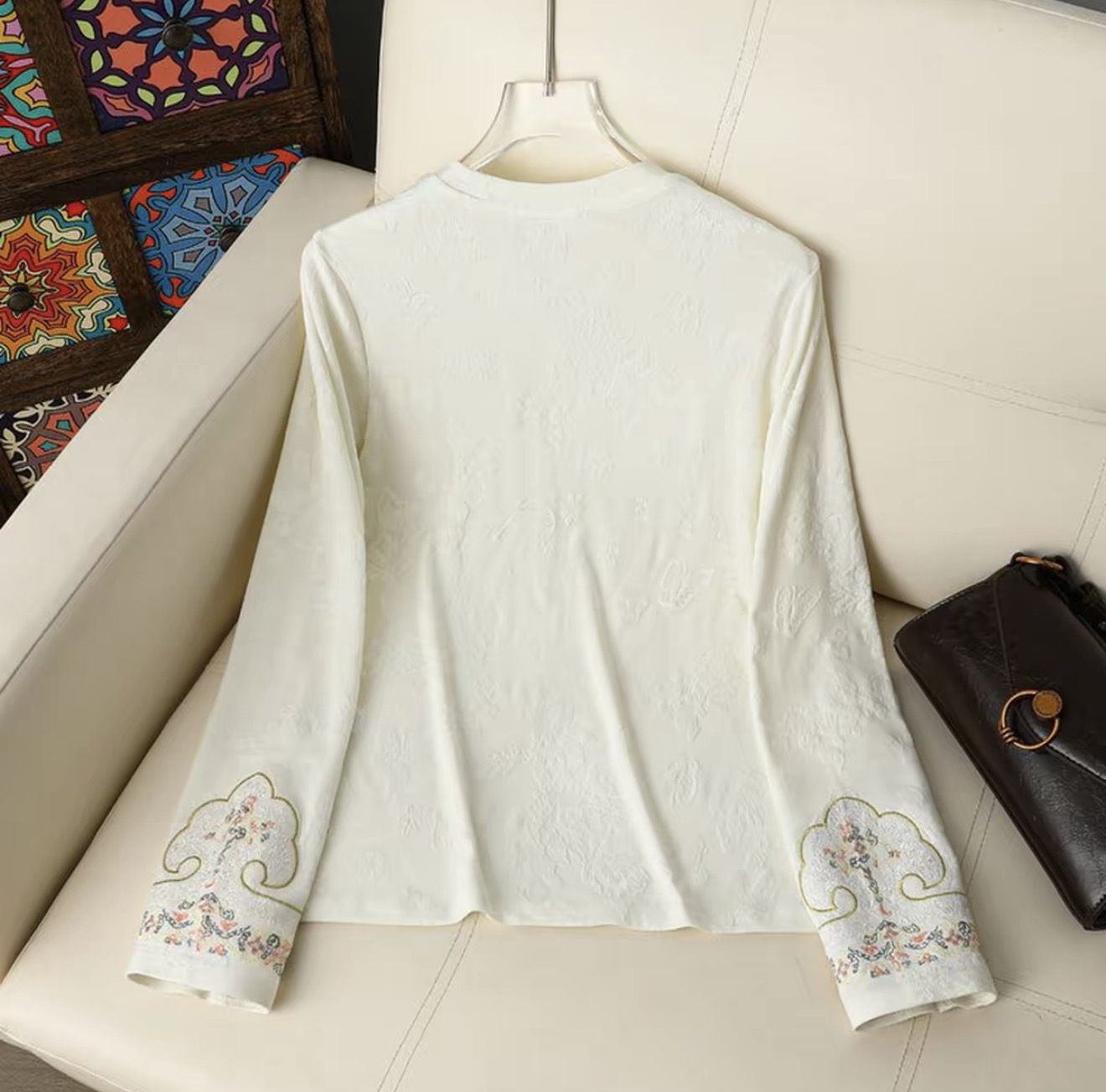 266款宽松百搭款刺绣提花长袖打底衫