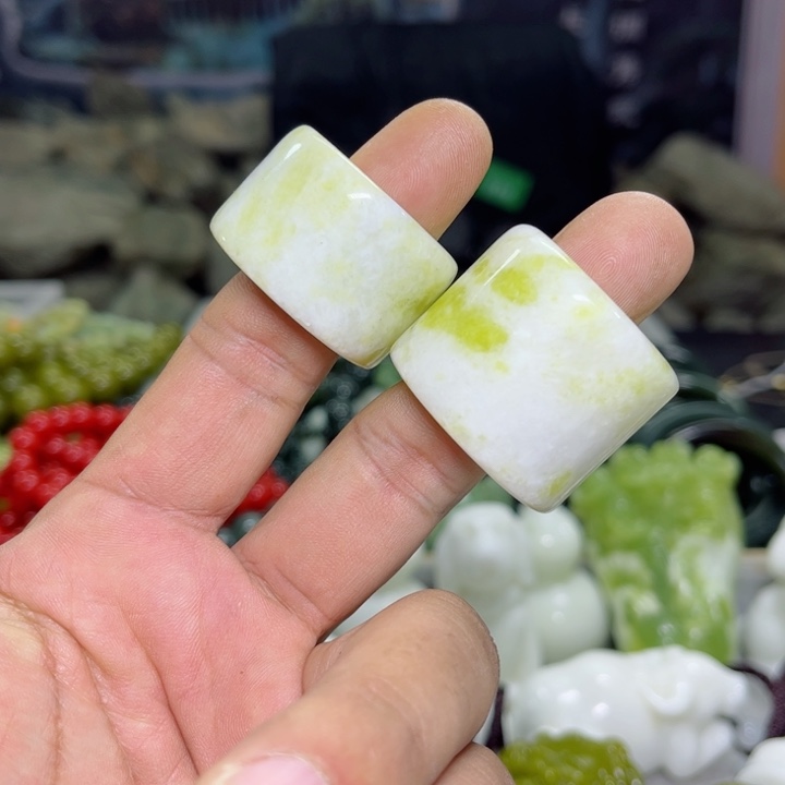 蛇纹石玉板指未镶嵌