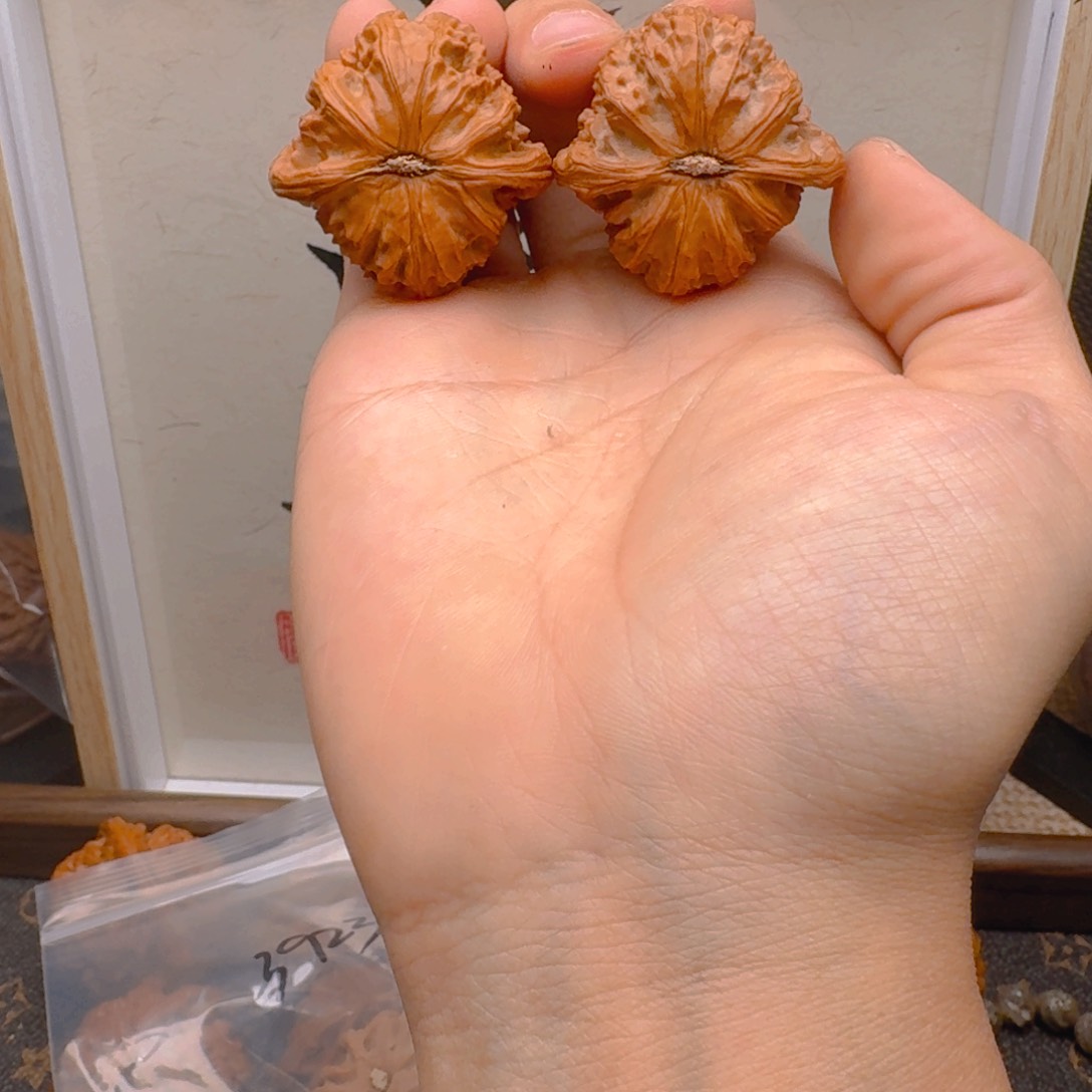 文玩核桃把件三****王38/38/37三角白