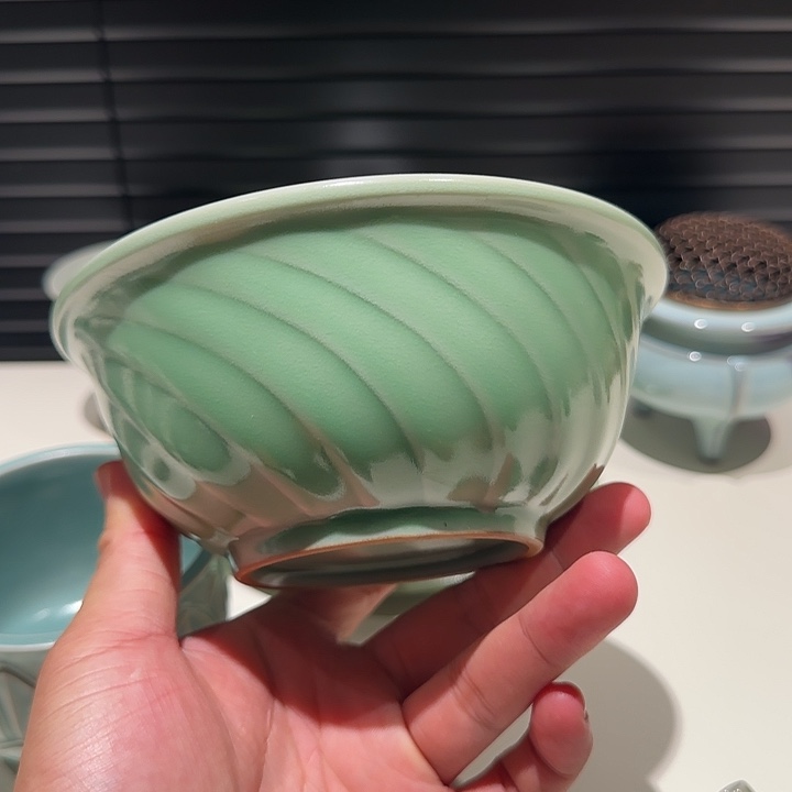 龙泉青瓷豆青面碗