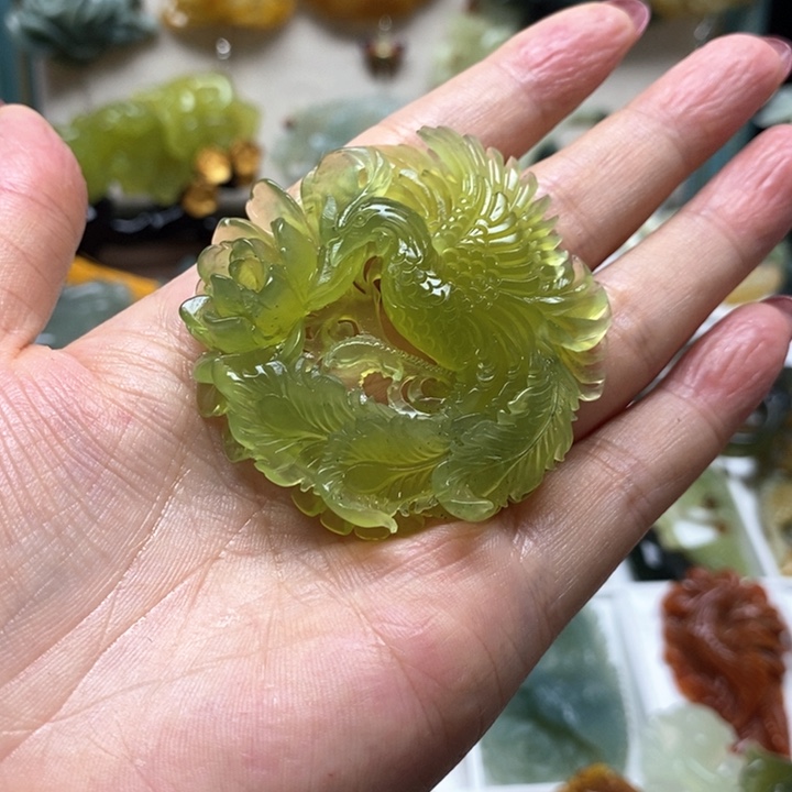 蛇纹石玉颈饰未镶嵌红*