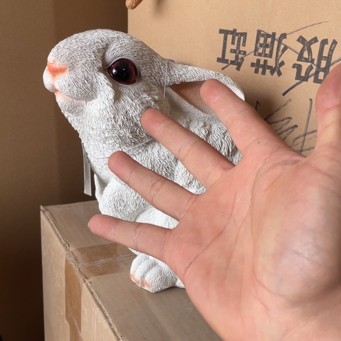 【闪购商品】树脂仿真小白兔一个摆件