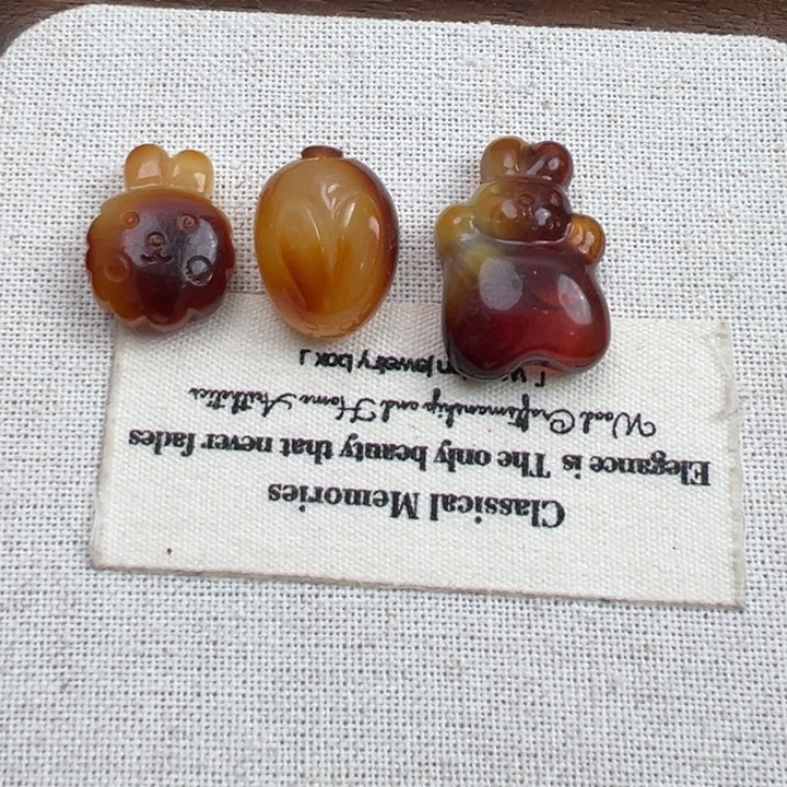 琥珀裸石未镶嵌蜜蜡