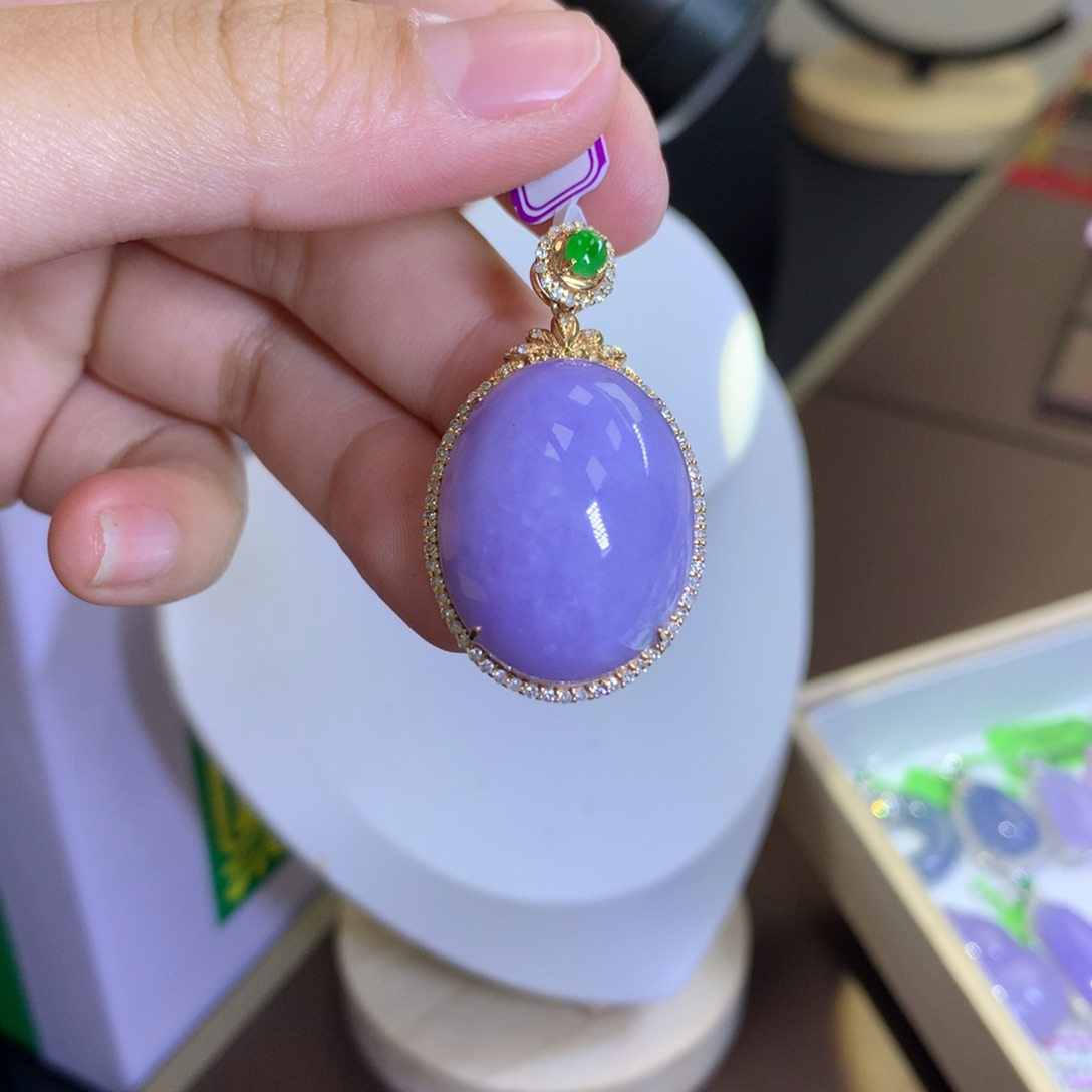 翡翠18K金镶嵌颈饰翡翠