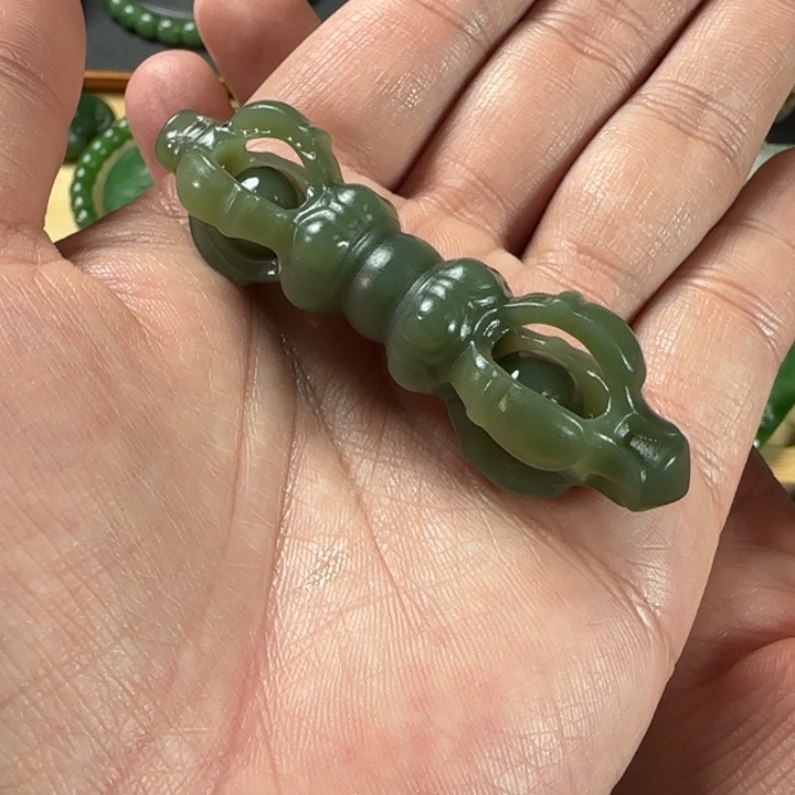 和田玉未镶嵌颈饰定制