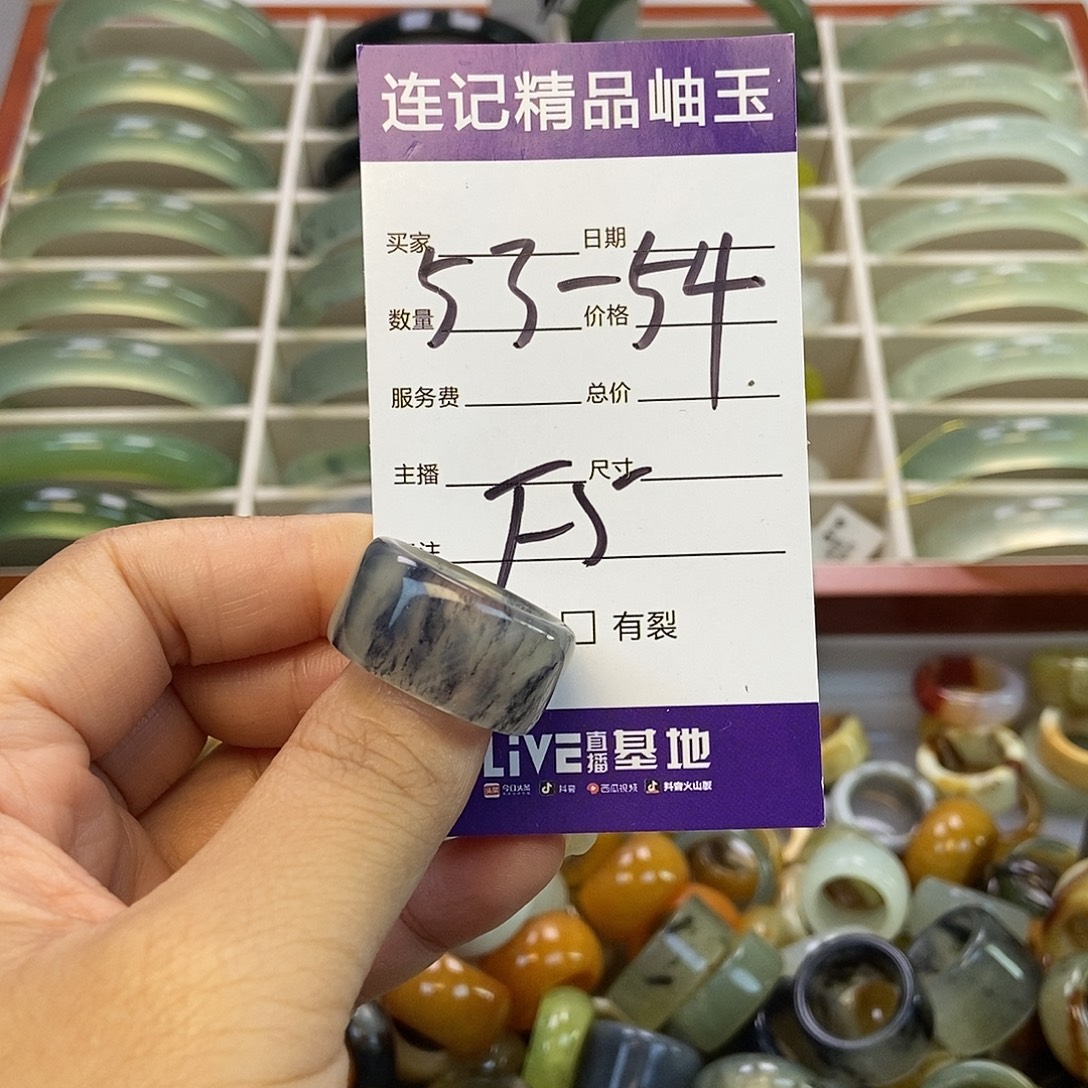 旭***洋未镶嵌蛇纹石玉颈饰