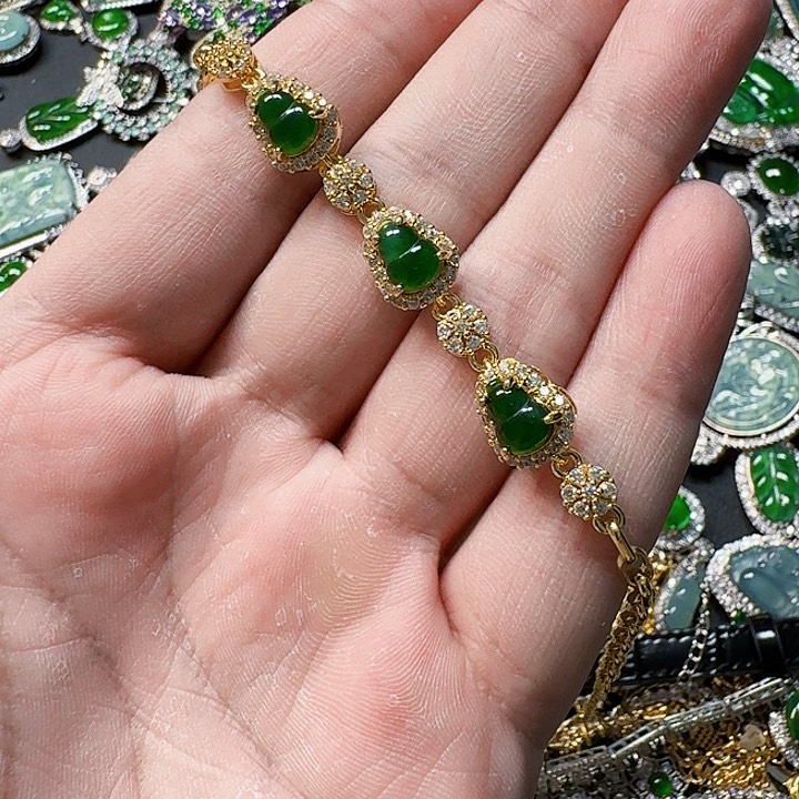 翡翠颈饰未镶嵌天然A货翡翠放漏