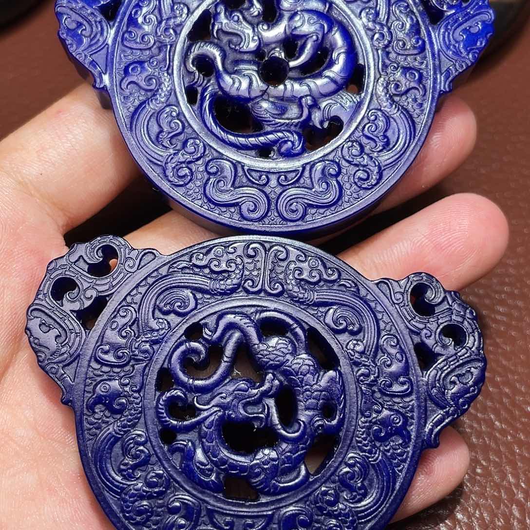 和田玉未镶嵌颈饰蚂**哥