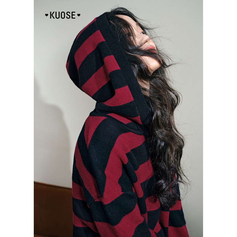 阔色黑红色条纹连帽裙女2025秋冬新圣诞复古针织连衣裙KSB2512007