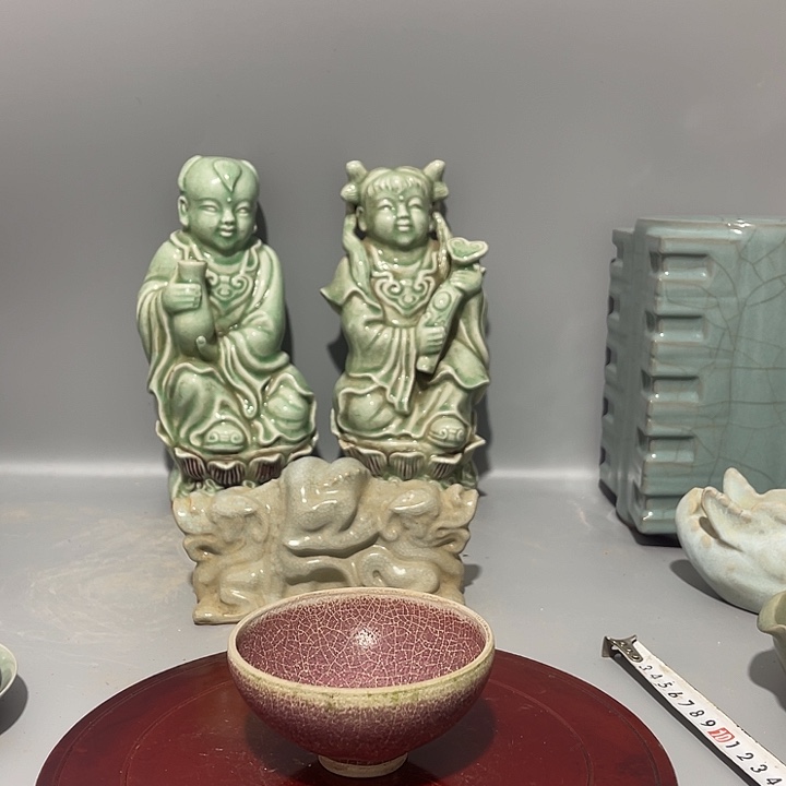 这是一个钧瓷的茶盏