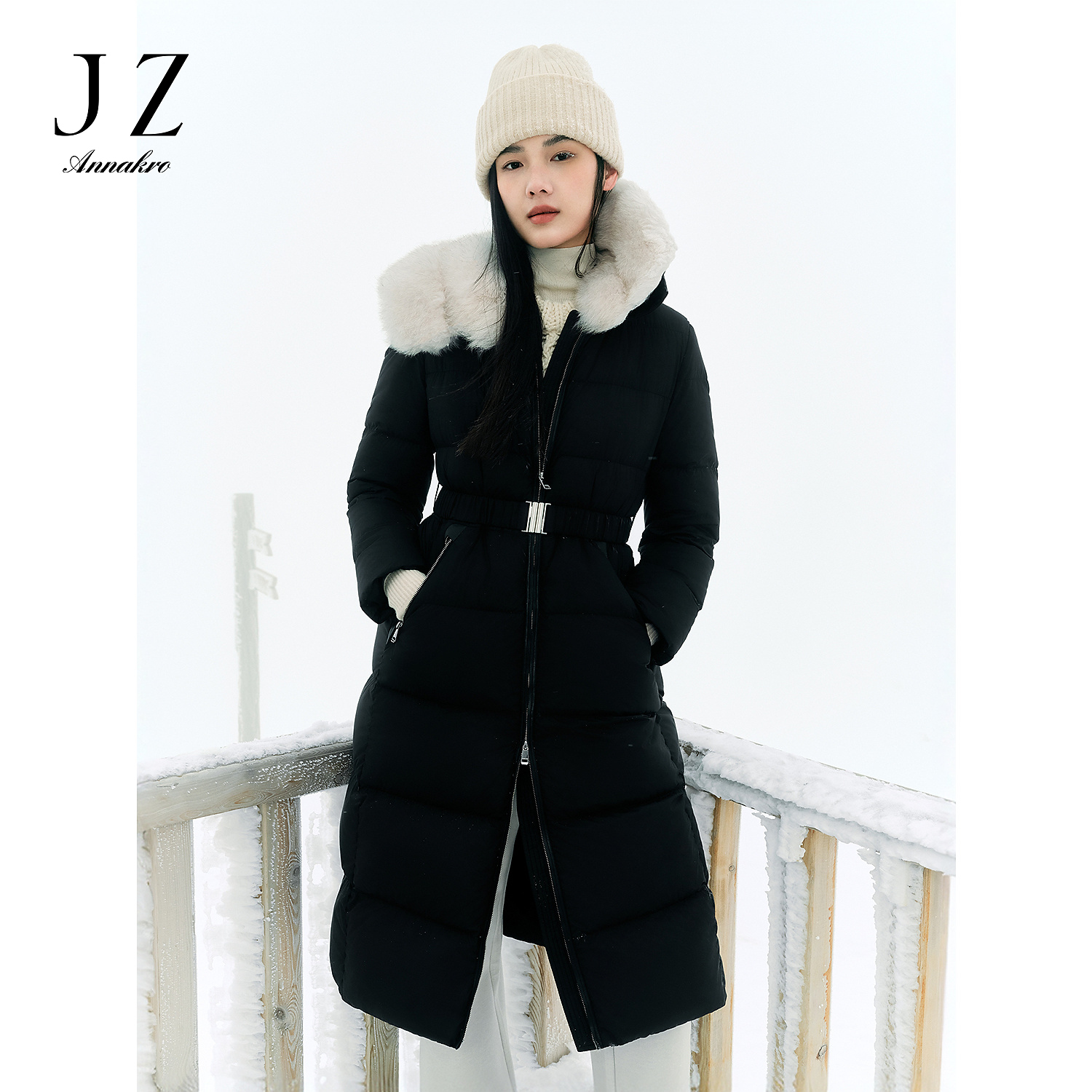 【绒享】玖姿·安娜蔻优雅狐狸毛领鸭绒三防收腰羽绒女新款JTED03111