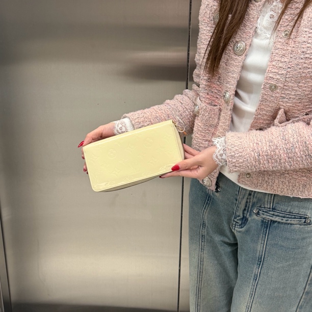 95新 LouisVuitton/路易威登 lv嫩黄色手拿包零钱包