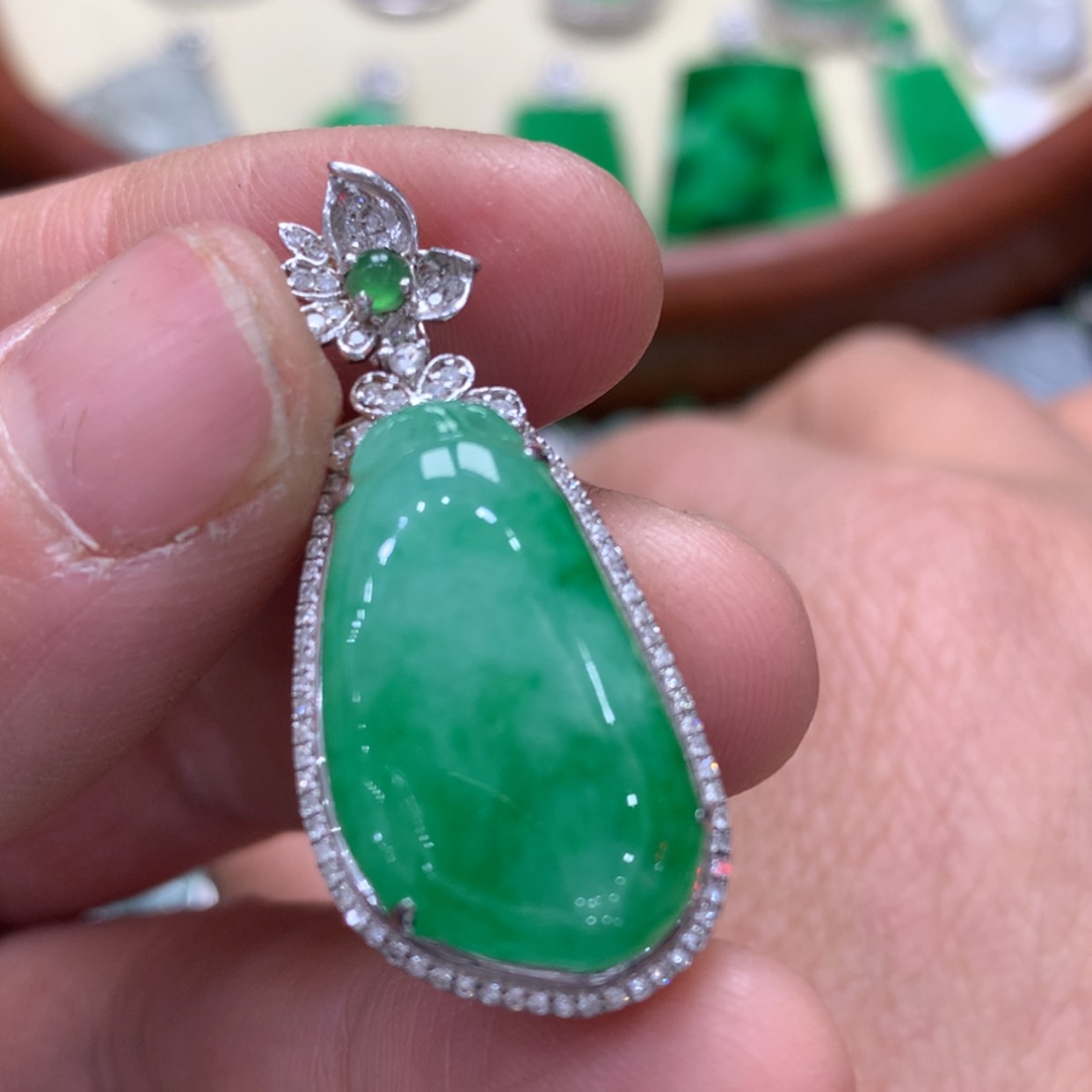 【闪购商品】翡翠颈饰18K金镶嵌福瓜