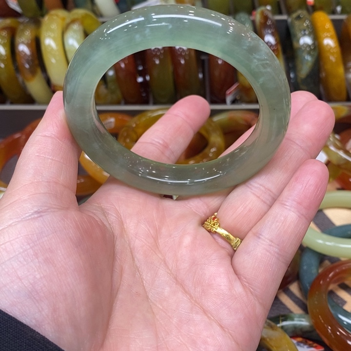 蛇纹石玉未镶嵌手镯