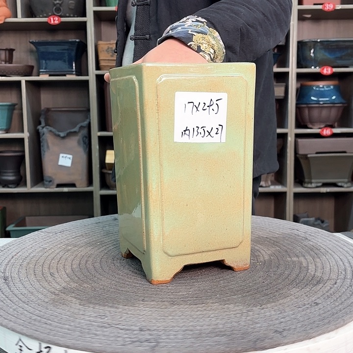 紫砂花盆紫砂的味道很好闻啊