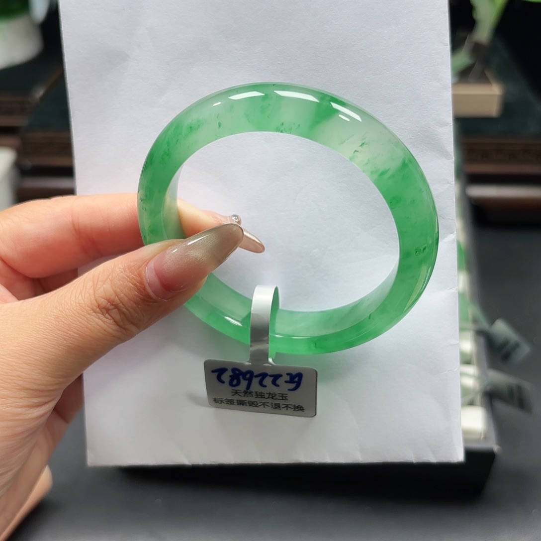 石英质玉手镯未镶嵌?*心心
