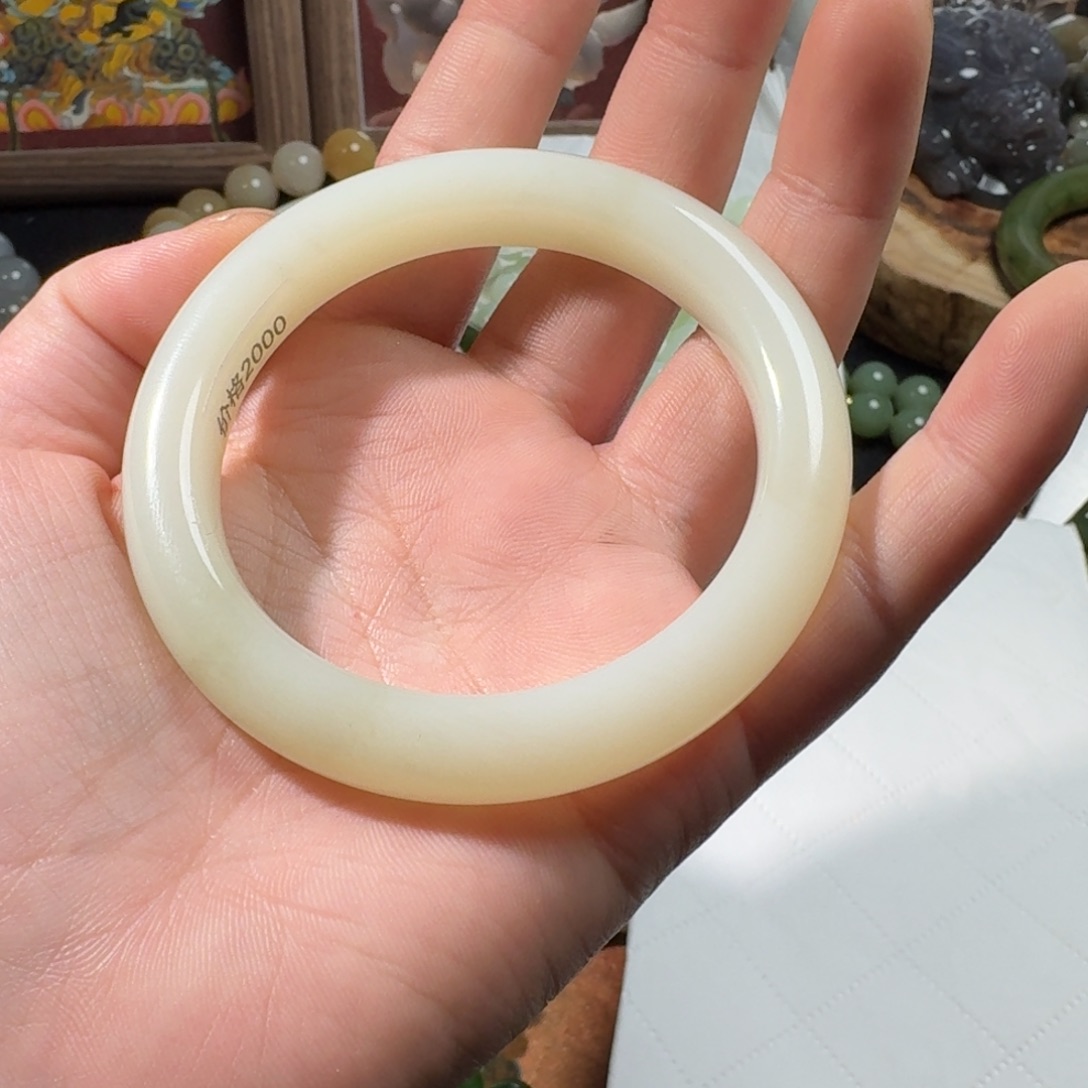 和田玉手镯未镶嵌