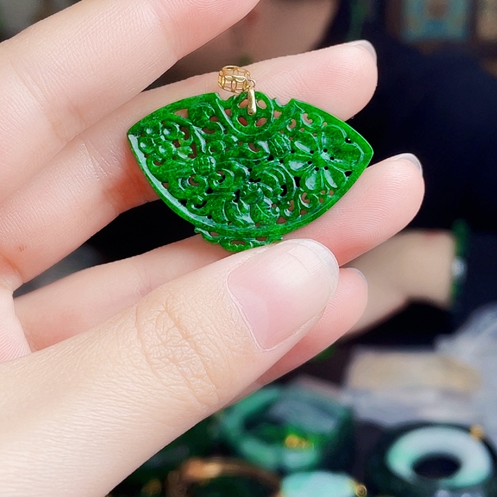 翡翠18K金镶嵌颈饰多样性