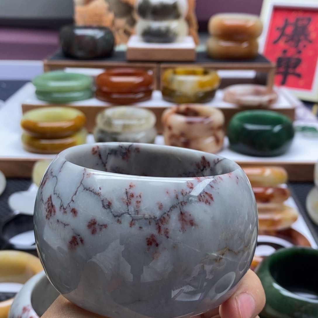 石英质玉手镯未镶嵌y****o