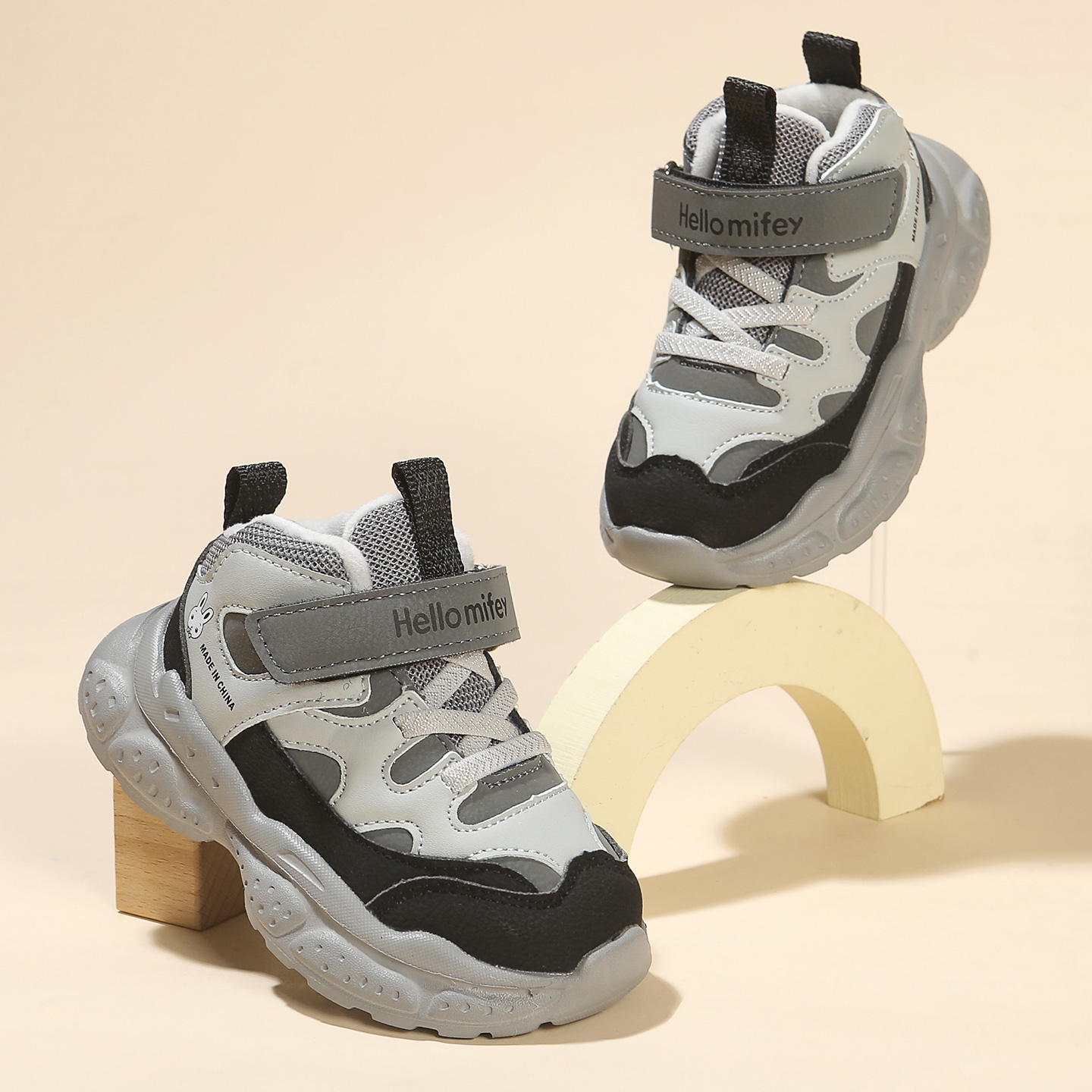 【班纳米菲】2025冬季儿童加绒二棉皮面软底软面柔软运动鞋老爹鞋