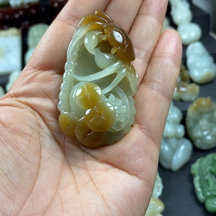 有***聚和田玉未镶嵌颈饰