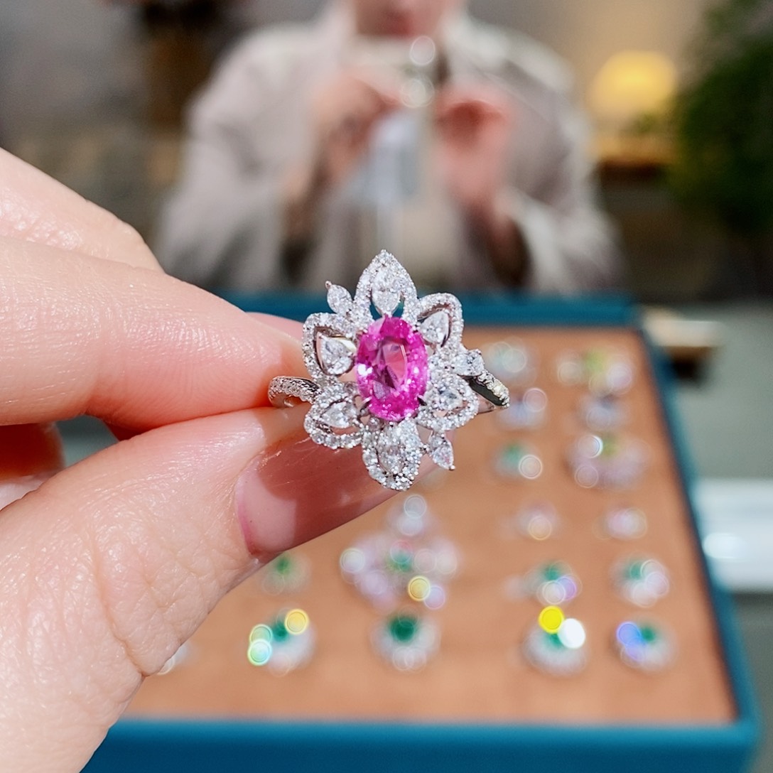 彩色蓝宝石戒指18K金镶嵌1.048ct无烧帕帕拉恰吉尔德