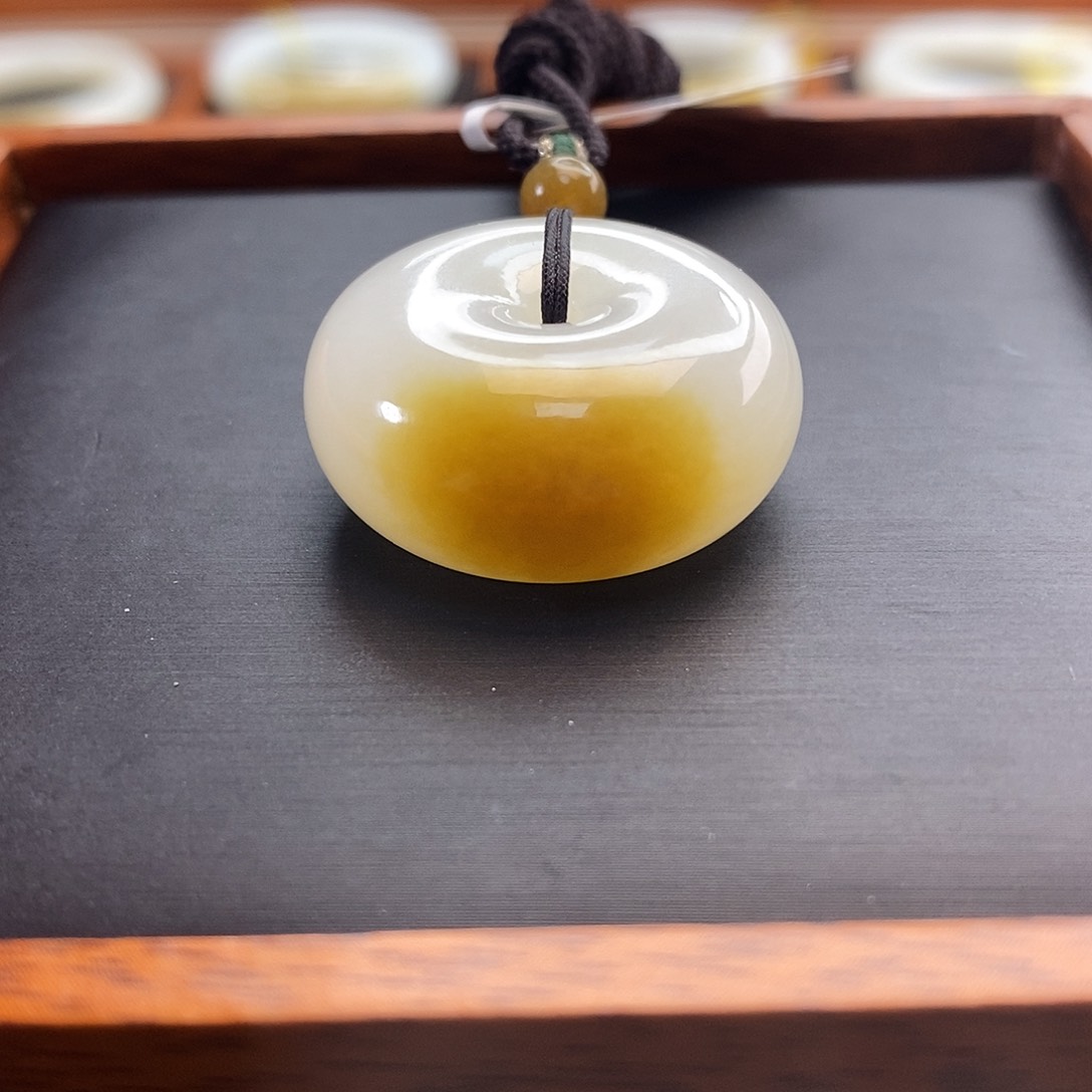 和田玉（糖玉）颈饰未镶嵌