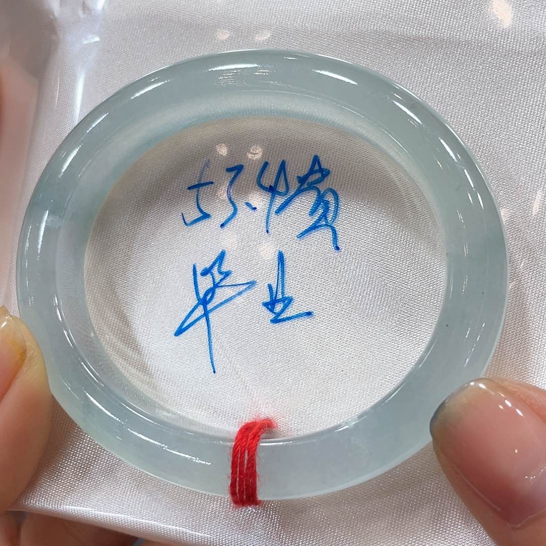 翡翠手镯未镶嵌翡翠手镯