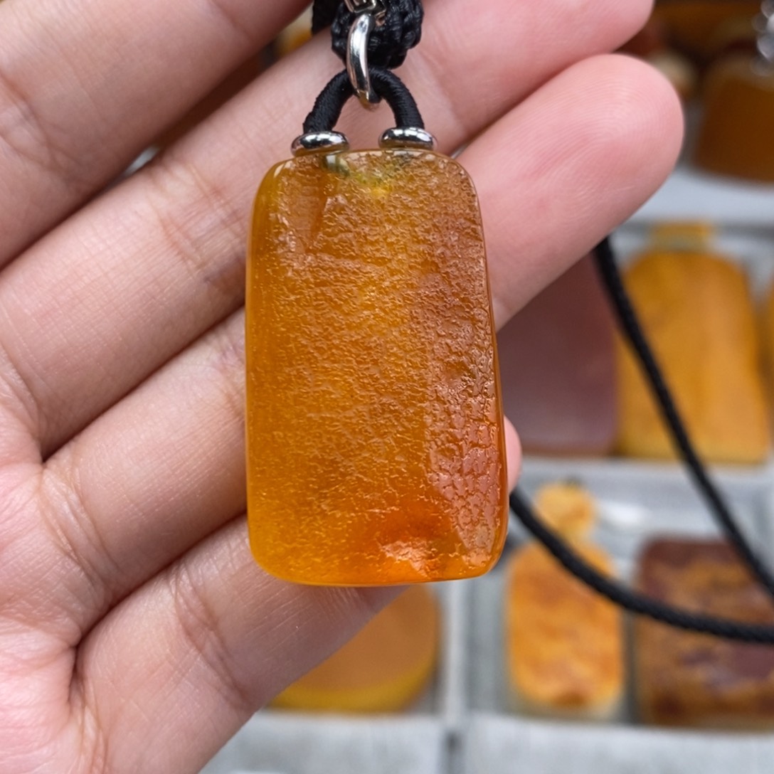 琥珀吊坠(赠链)未镶嵌